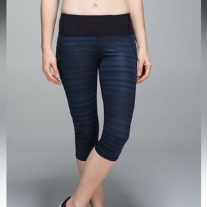 Lululemon Run Top Speed Crop Good Vibes Deep Navy Black Striped Size 4 Blue